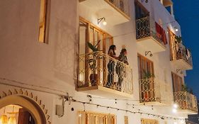 Blue Waves Boutique Hostel